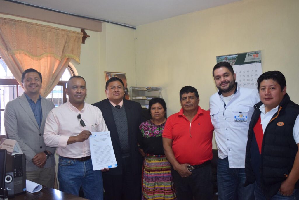 CODEDE Y LA MUNICIPALIDAD DE CHIMALTENANGO FIRMA CONVENIO 2017