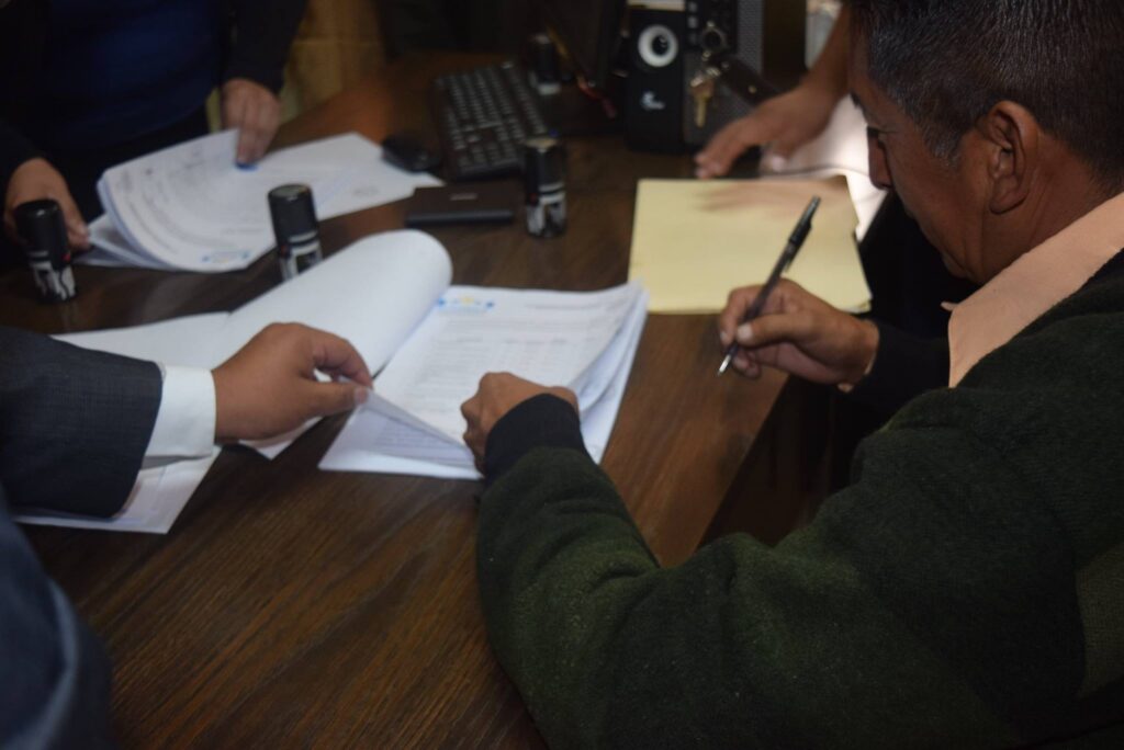 MUNICIPALIDAD DE CHIMALTENANGO  FIRMA CUATRO CONVENIOS MAS 2017