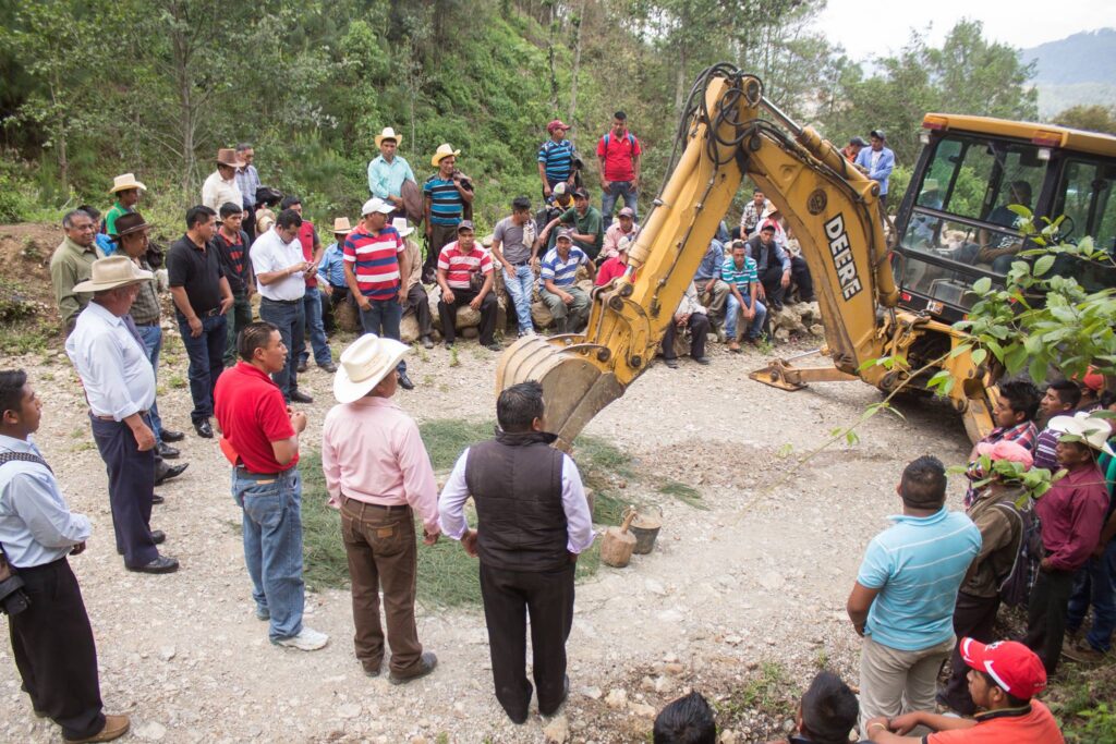 MUNICIPIO DE SANTA APOLONIA INICIA COLOCACION DE PRIMERAS PIEDRAS