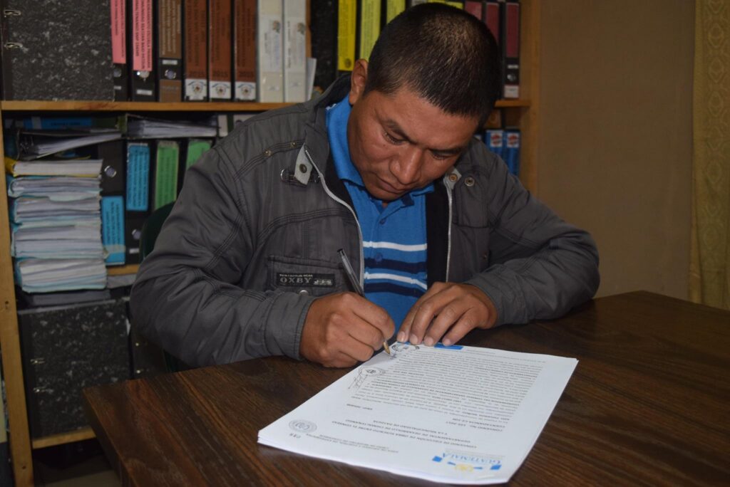 Municipio de Patzicia  Finaliza Firma de Convenios 2017