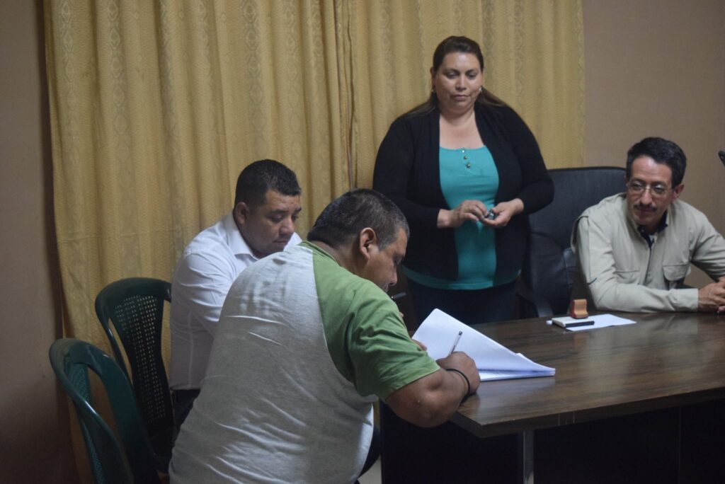 Municipio de San Martin  Jilotepeque finaliza firma de convenios 2017