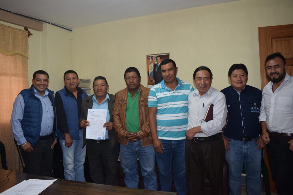 Santa Apolonia Firma Convenio 2017  de la Aldea Chiquex