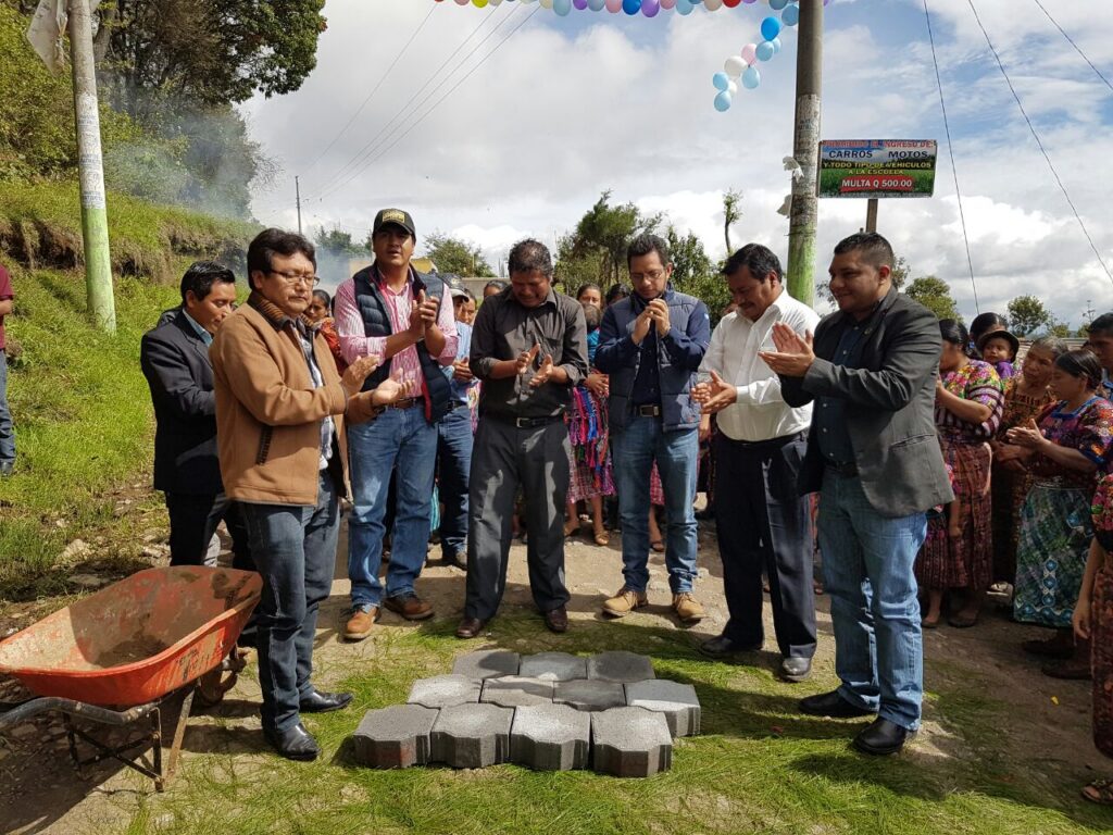 TECPAN GUATEMALA COLOCA PRIMERAS PIEDRAS